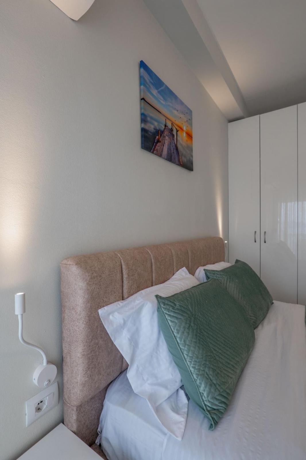 Esel Apartments Саранда Екстер'єр фото